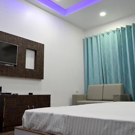 Hotel Taru Inn Ghaziabad Exterior photo