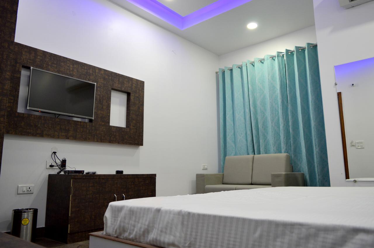 Hotel Taru Inn Ghaziabad Exterior photo